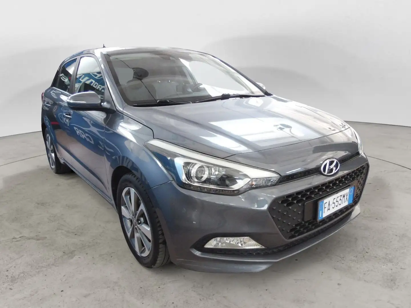 Hyundai i20 1.4 CRDi 5 porte Comfort + LOGIN PACK CON SOLO 73 Grigio - 2