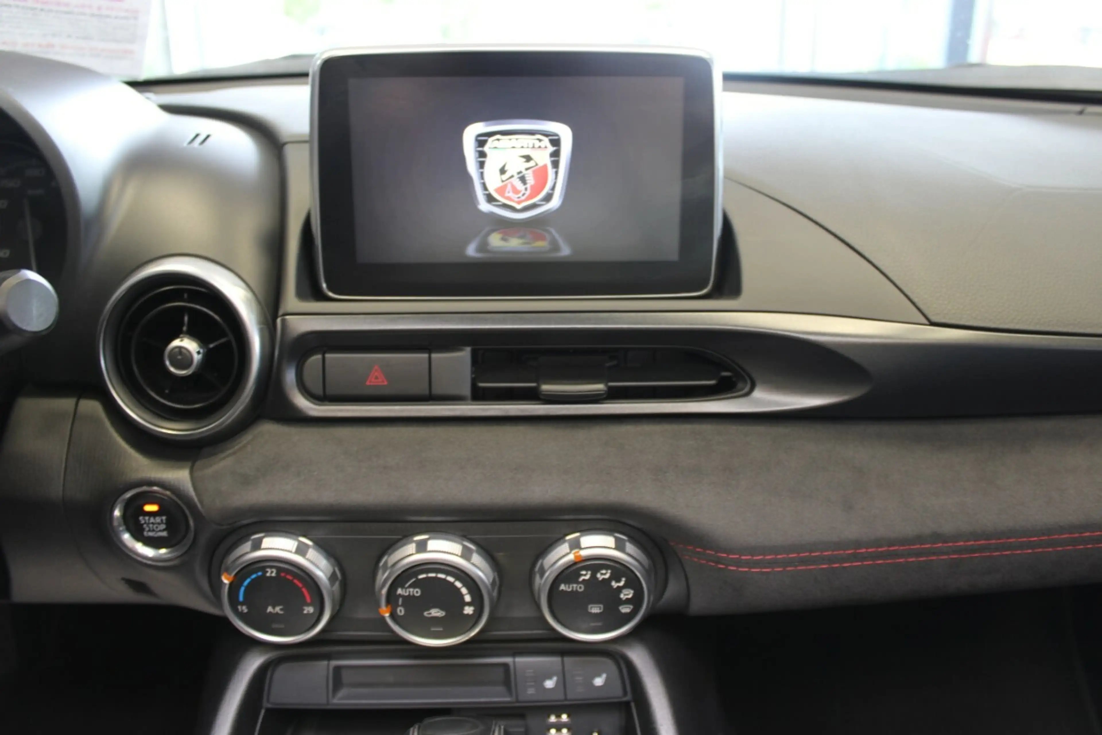 Fiat 124 Spider Abarth Serie 0 Turismo 1.4 MultiAir Turbo — photo 10