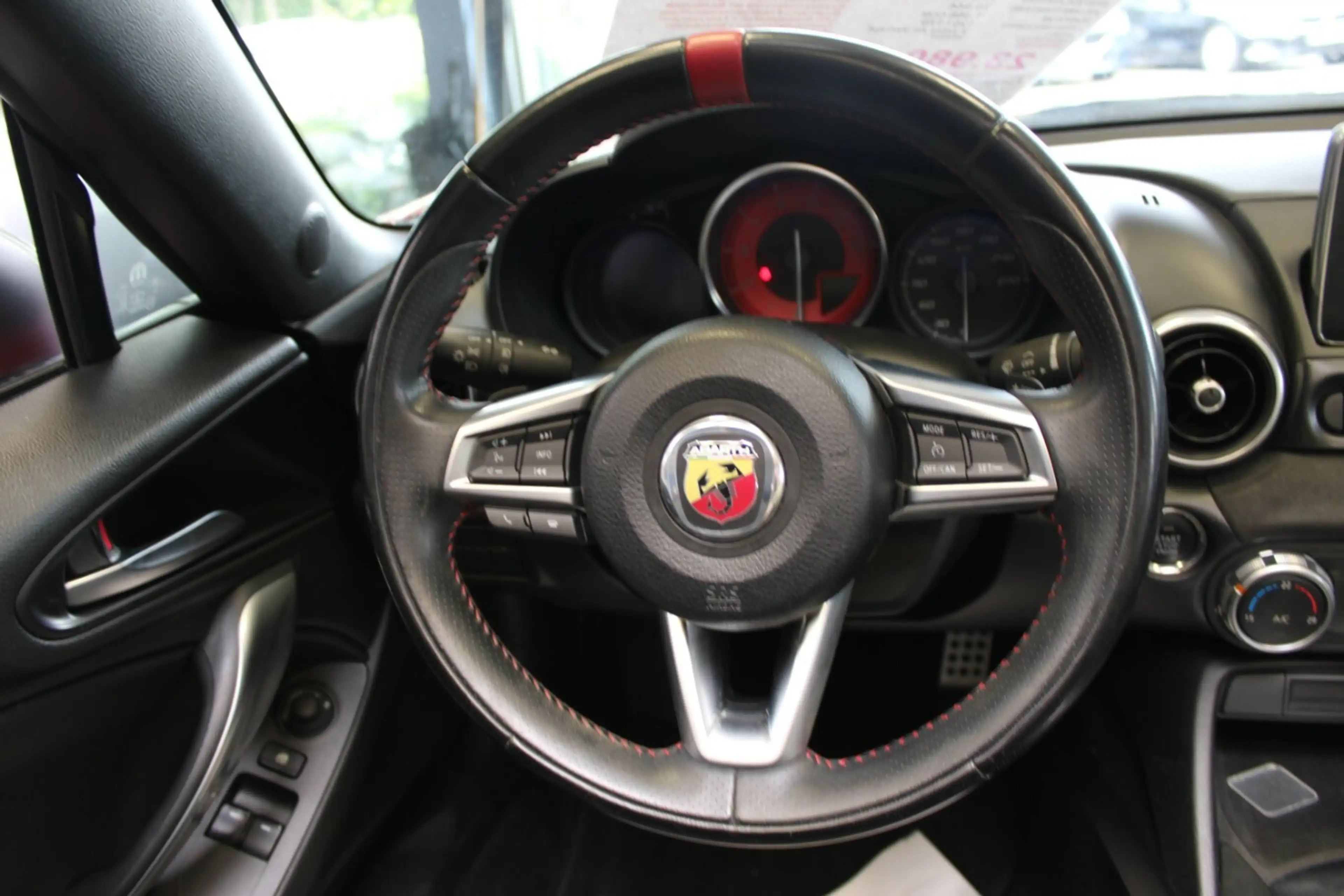 Fiat 124 Spider Abarth Serie 0 Turismo 1.4 MultiAir Turbo — photo 9