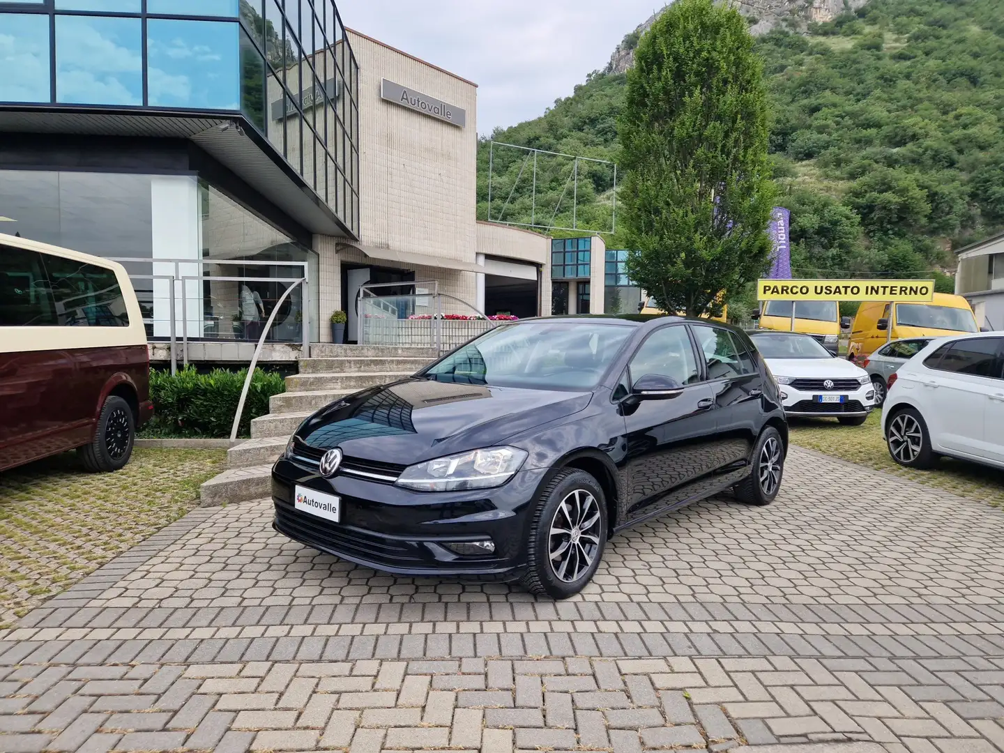 Volkswagen Golf 1.0 TSI 115 CV 5p. Trendline BlueMotion Technology Nero - 1