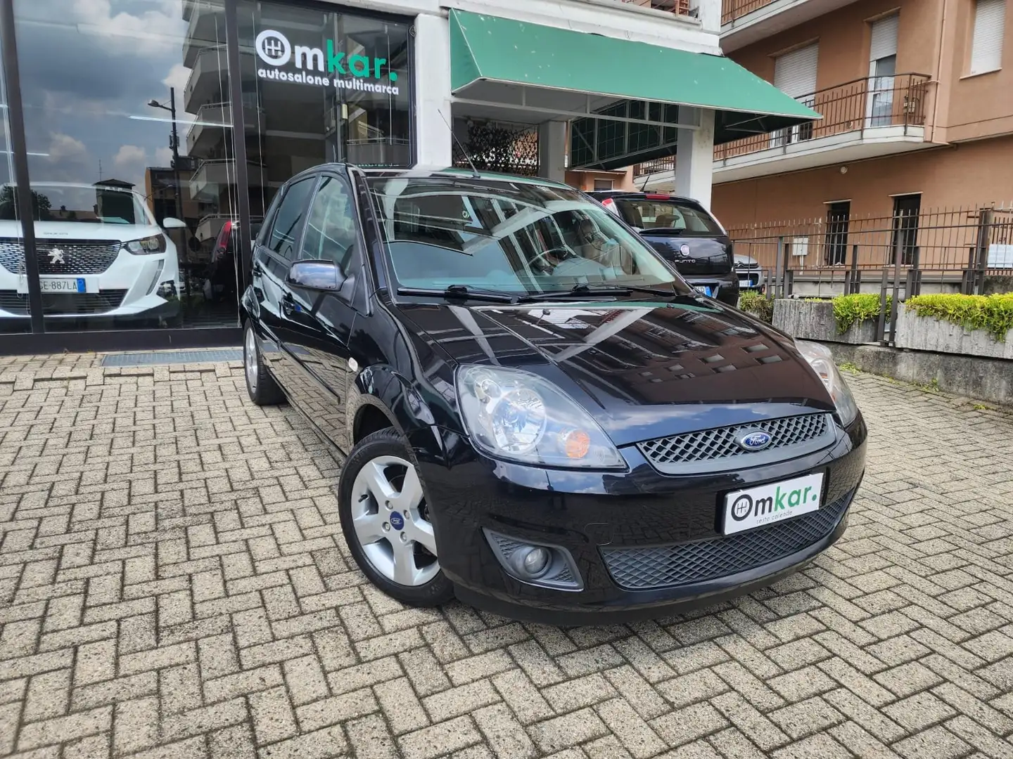Ford Fiesta Fiesta 5p 1.2 Titanium Schwarz - 2