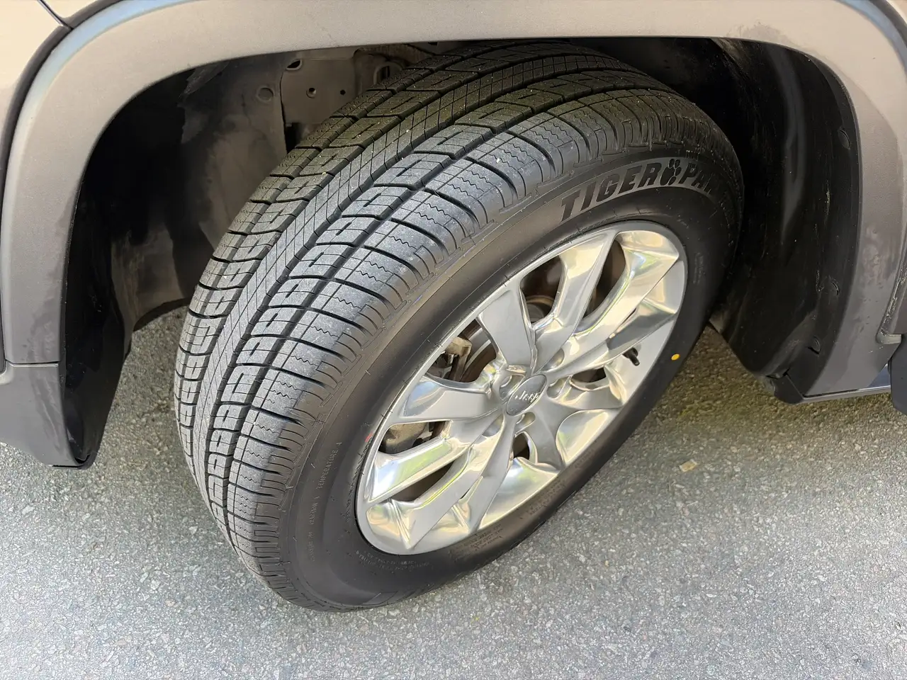 Jeep Cherokee снимка Jeep Cherokee