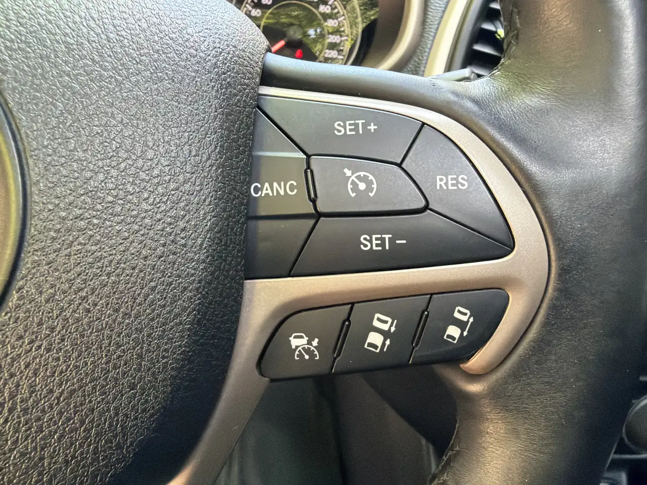 Jeep Cherokee снимка Jeep Cherokee