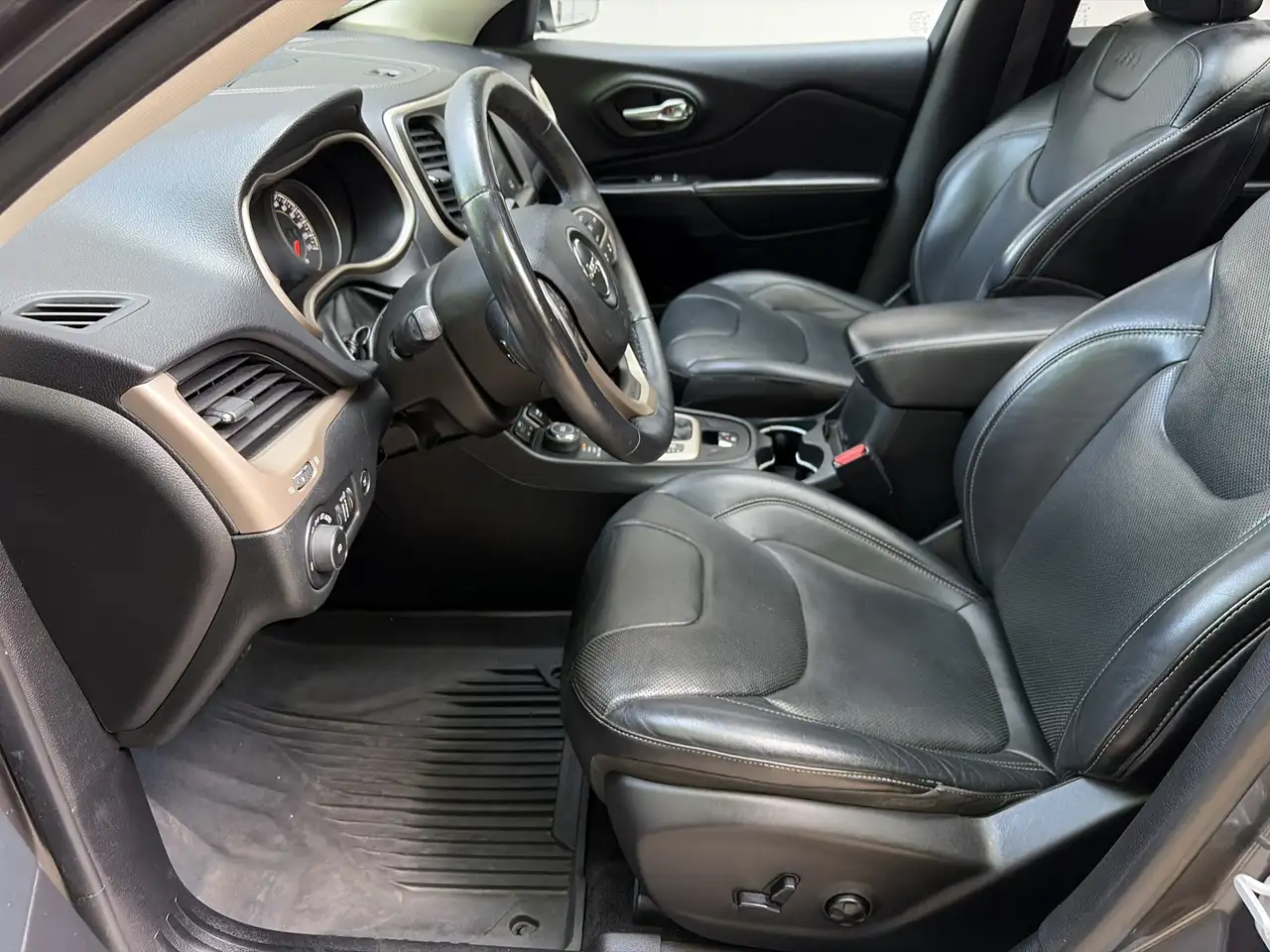 Jeep Cherokee снимка Jeep Cherokee