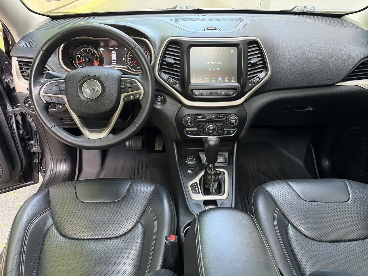 Jeep Cherokee снимка Jeep Cherokee