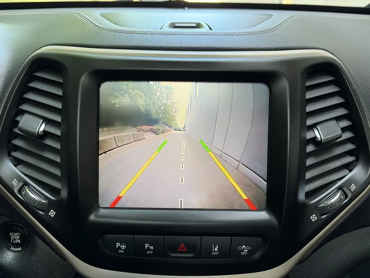 Jeep Cherokee снимка Jeep Cherokee
