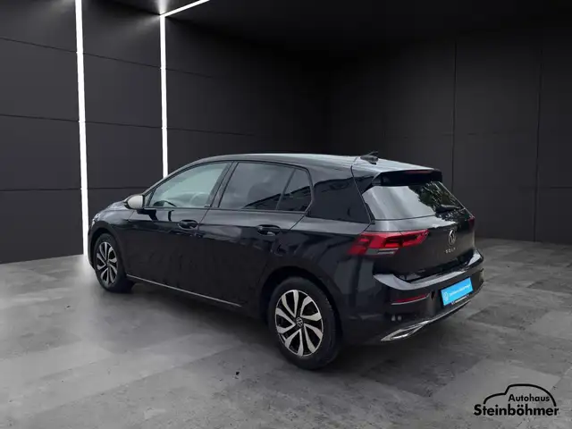 Volkswagen Golf view 4