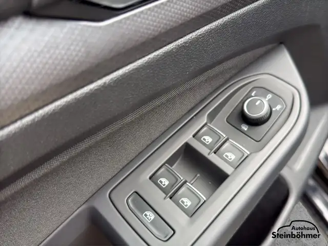 Volkswagen Golf view 16