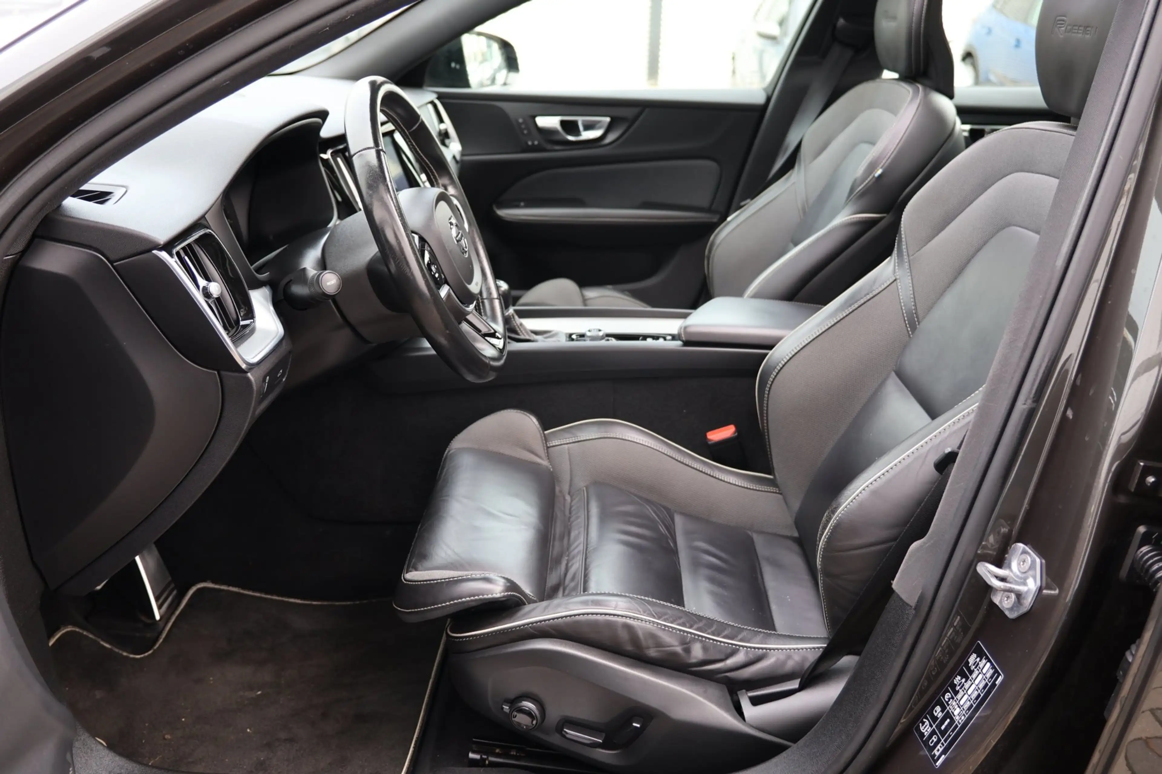 Volvo V60 2.0 T5 R-Design Pano Trekhaak 360° Camera Leder !! — photo 7