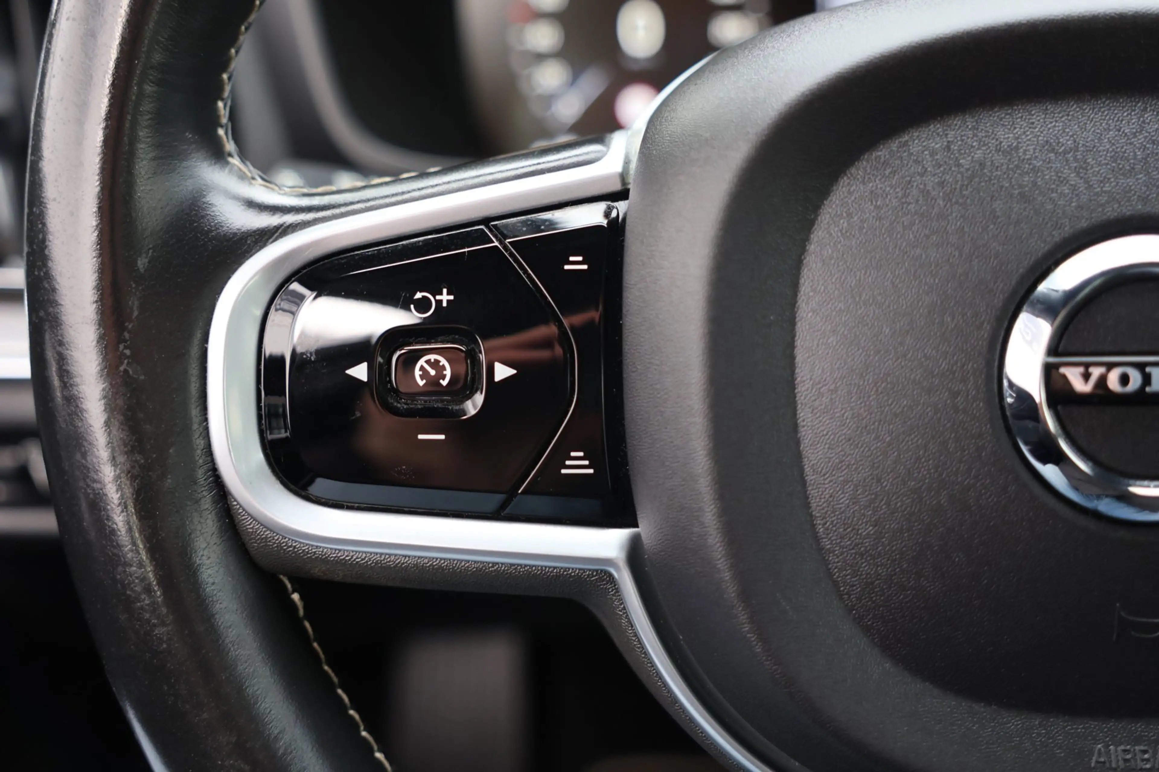 Volvo V60 2.0 T5 R-Design Pano Trekhaak 360° Camera Leder !! — photo 16