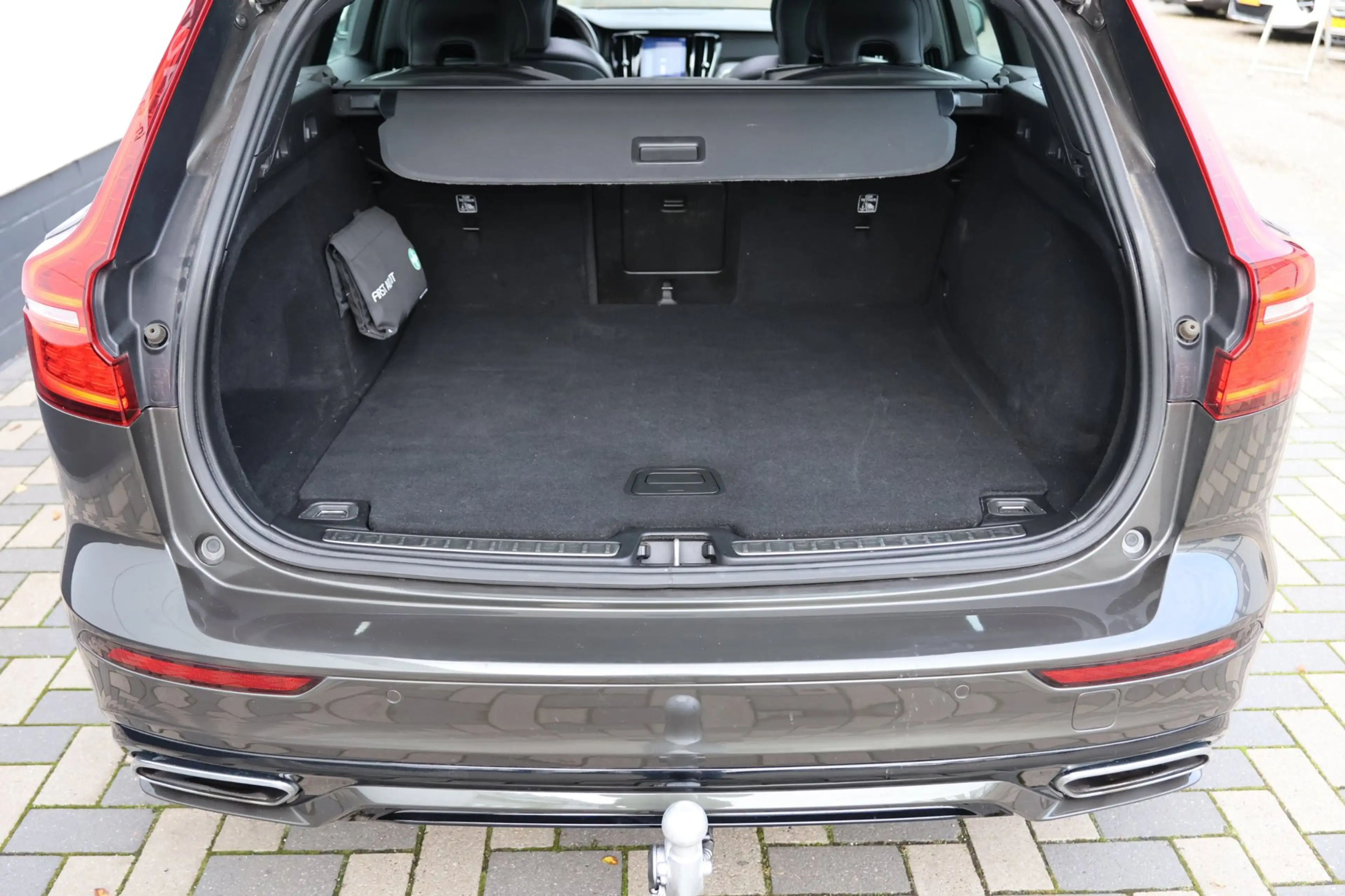 Volvo V60 2.0 T5 R-Design Pano Trekhaak 360° Camera Leder !! — photo 50