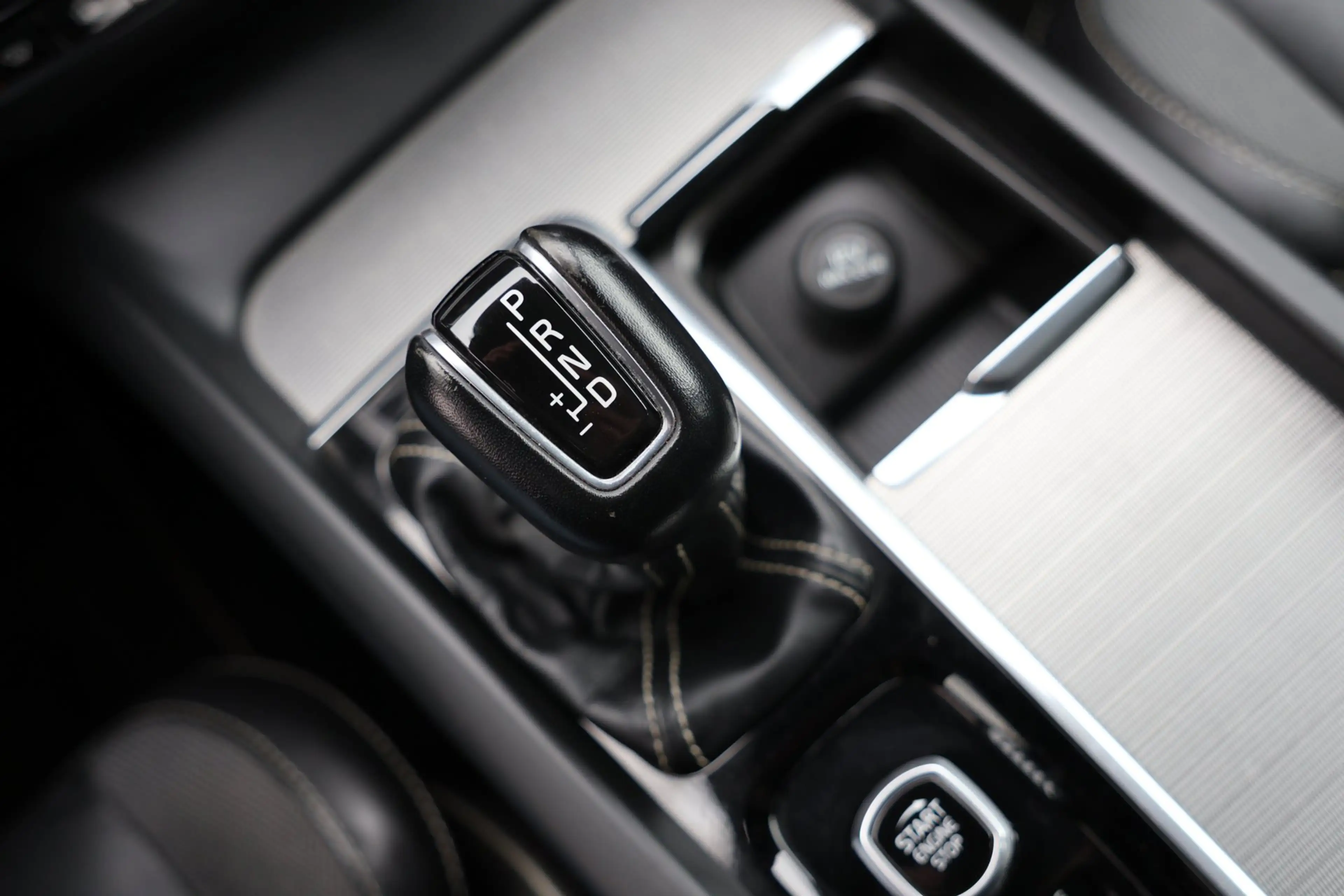 Volvo V60 2.0 T5 R-Design Pano Trekhaak 360° Camera Leder !! — photo 35