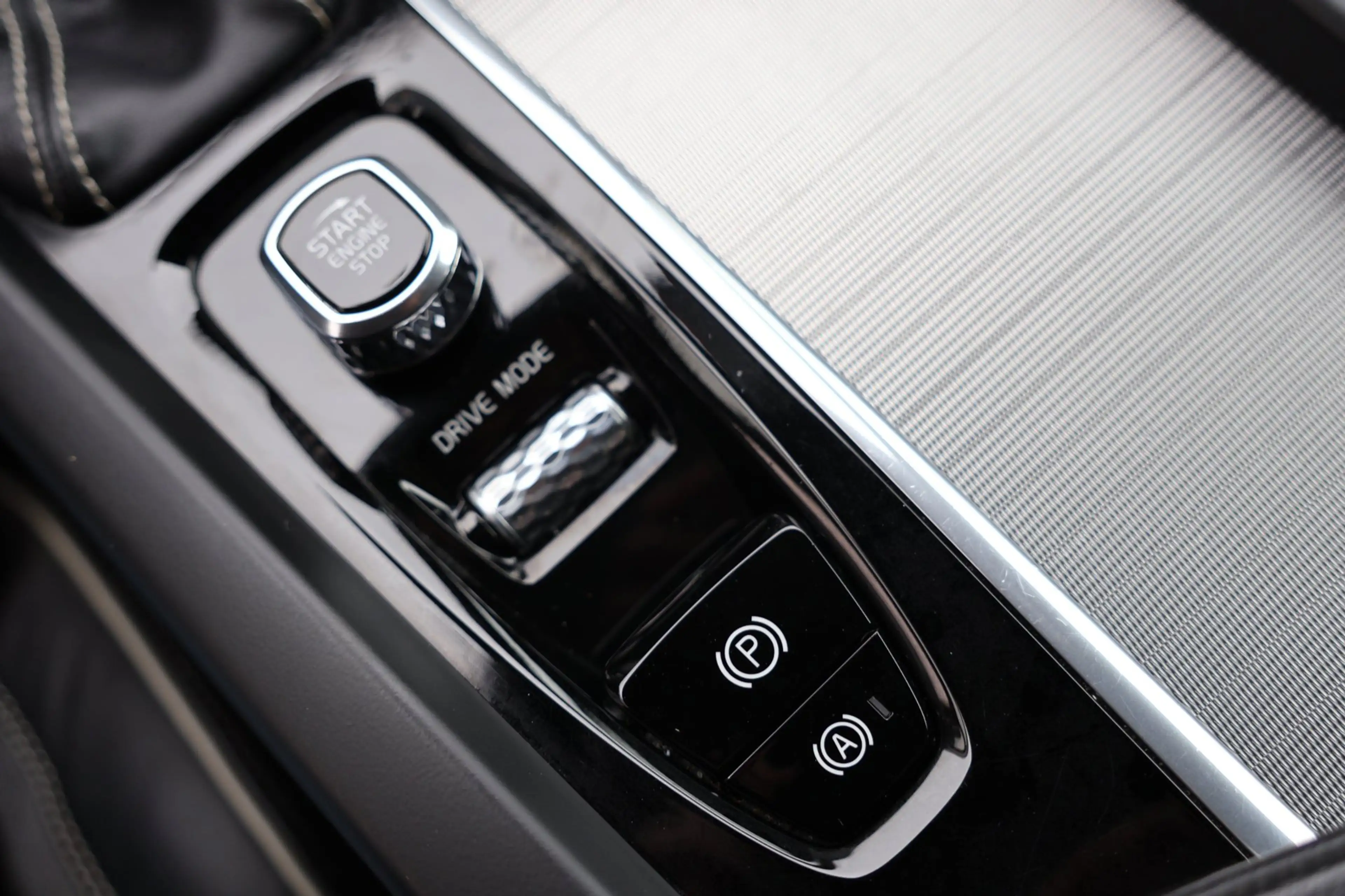 Volvo V60 2.0 T5 R-Design Pano Trekhaak 360° Camera Leder !! — photo 37