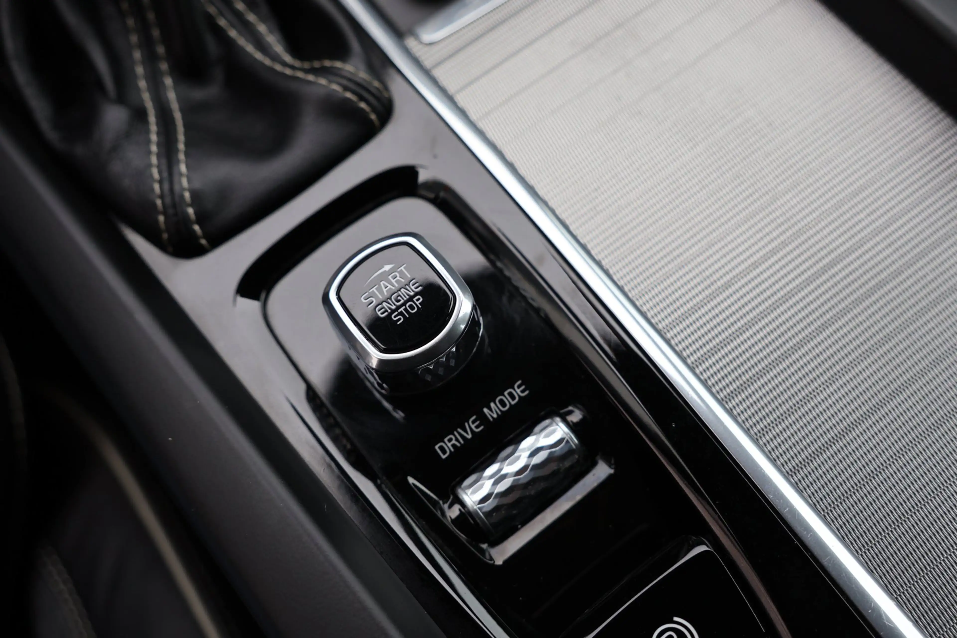 Volvo V60 2.0 T5 R-Design Pano Trekhaak 360° Camera Leder !! — photo 36