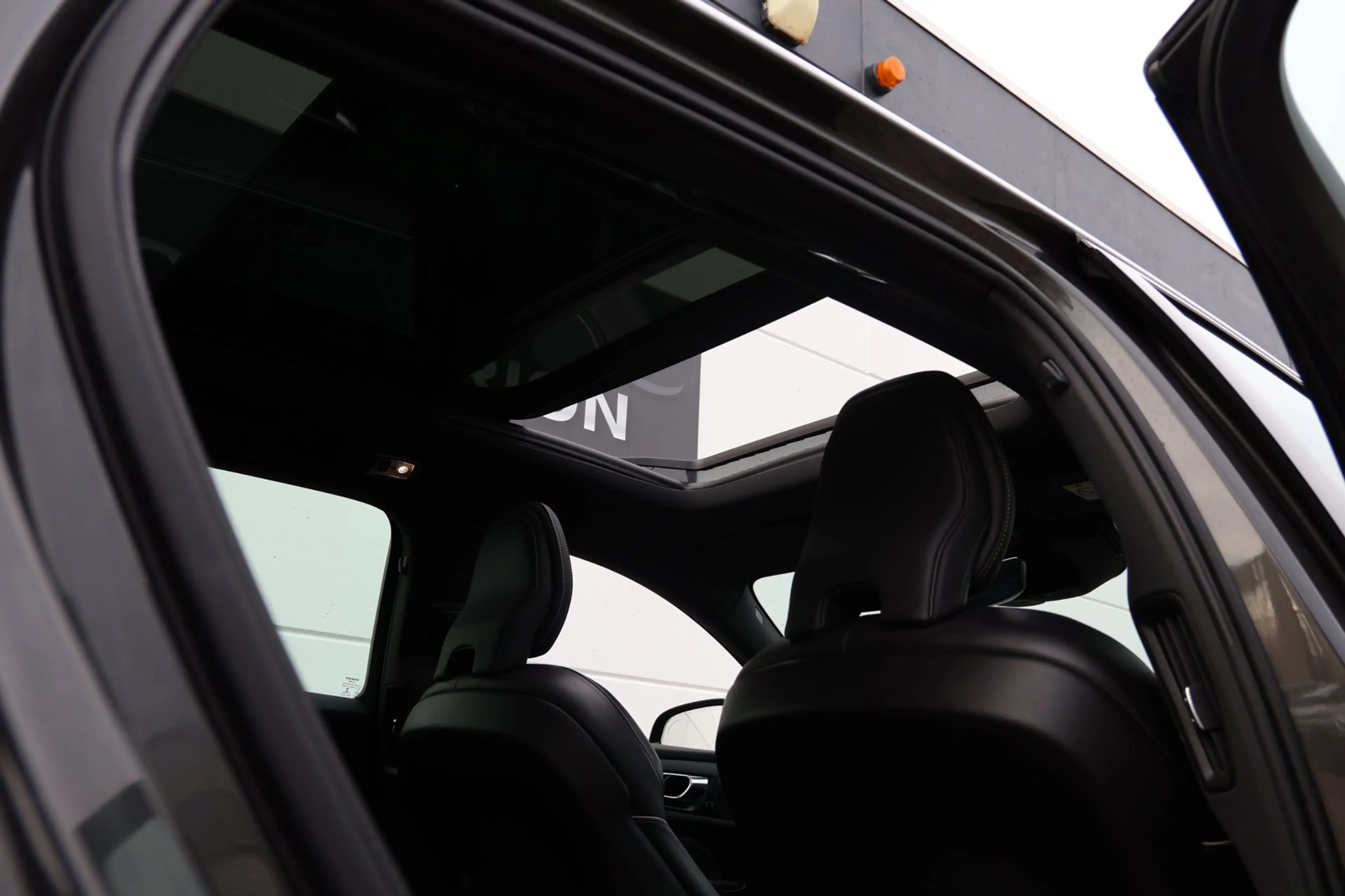 Volvo V60 2.0 T5 R-Design Pano Trekhaak 360° Camera Leder !! — photo 38