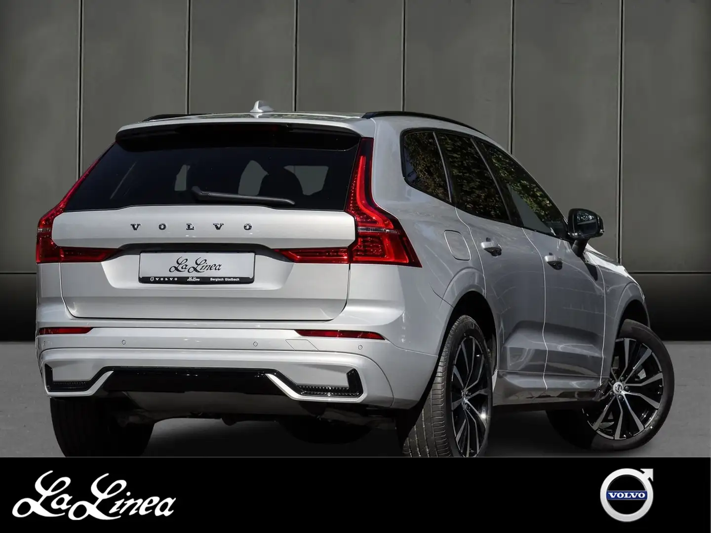 Volvo XC60 T8 Recharge Ultimate Dark Plug-In Hybrid AWD Silber - 2