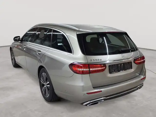 Mercedes-Benz E-Class view 5