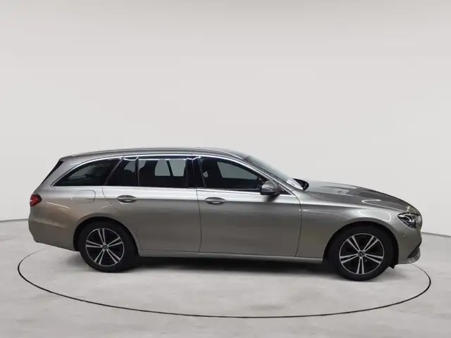 Mercedes-Benz E-Class view 3