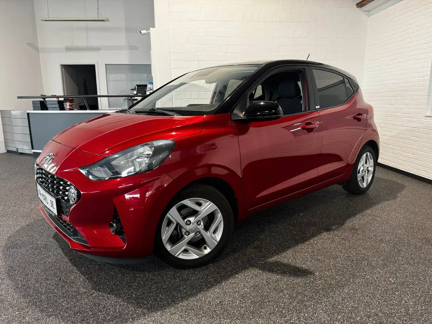 Hyundai i10 AUTOMATIK NAVI+CAM KLIMA SITZHEIZ. ALLWETTER Rot - 1