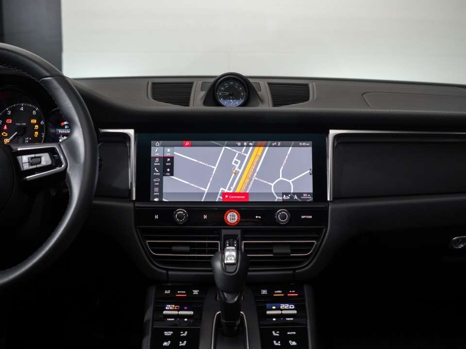 2025 Porsche Macan thumb 24