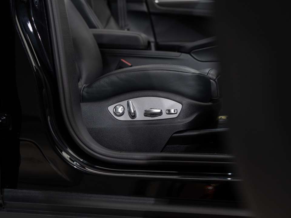 2025 Porsche Macan thumb 34