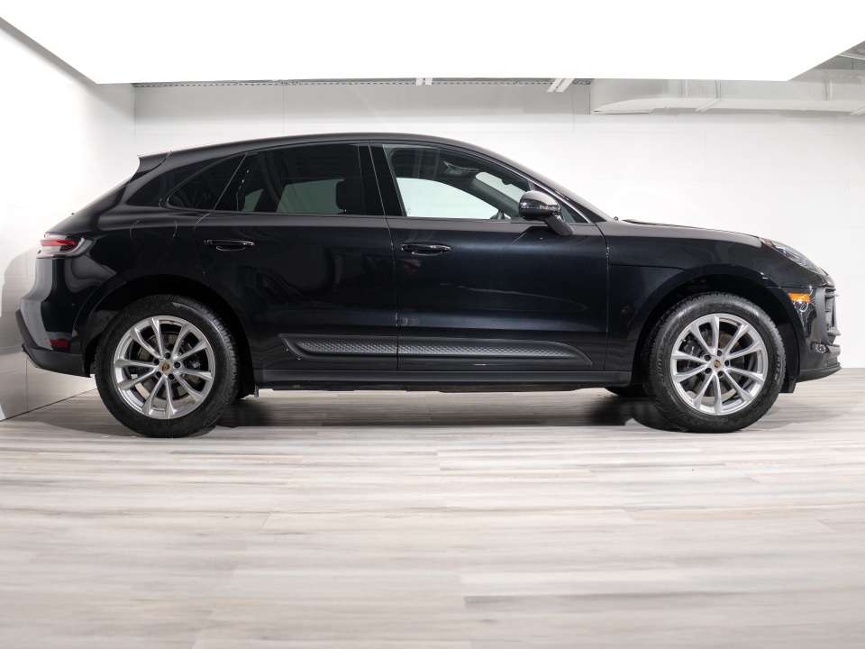 2025 Porsche Macan thumb 13