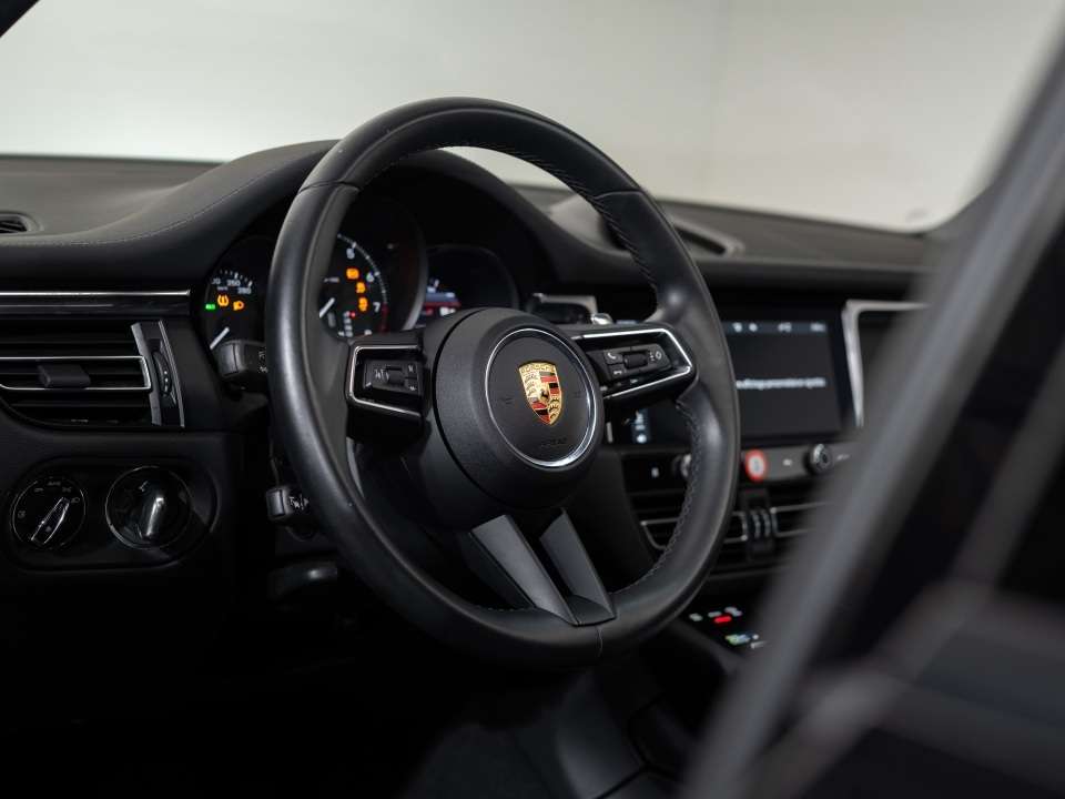 2025 Porsche Macan thumb 21
