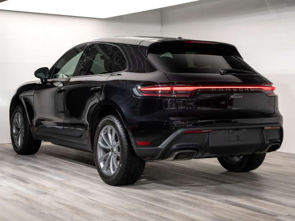 2025 Porsche Macan thumb 8