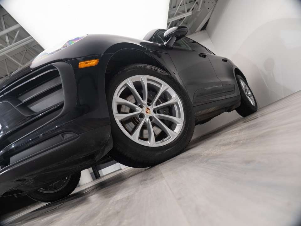 2025 Porsche Macan thumb 7