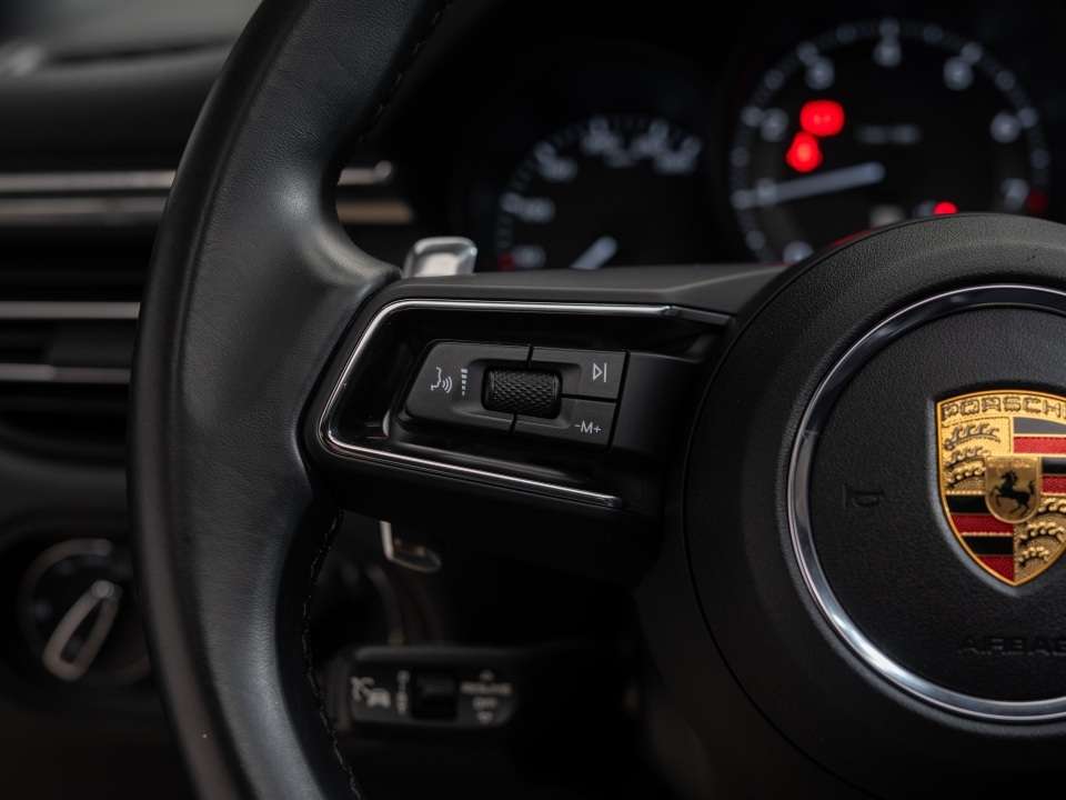 2025 Porsche Macan thumb 31