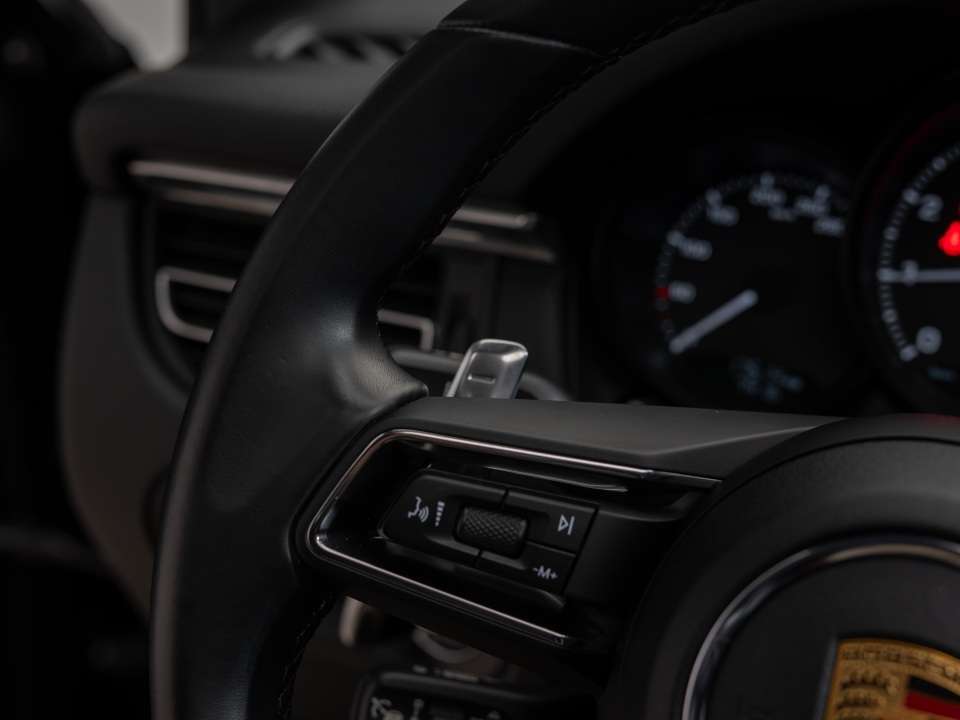 2025 Porsche Macan thumb 33