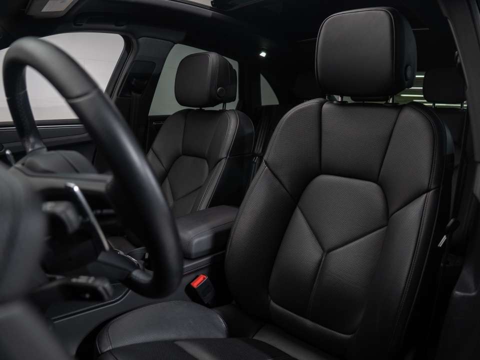 2025 Porsche Macan thumb 27