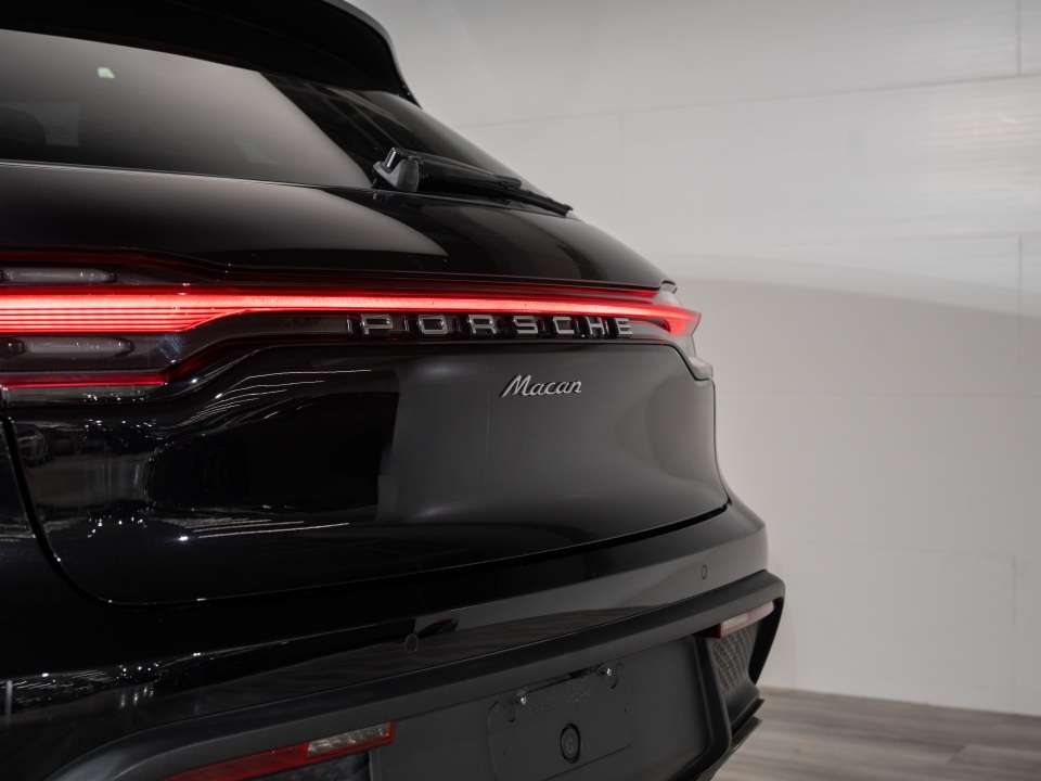 2025 Porsche Macan thumb 10