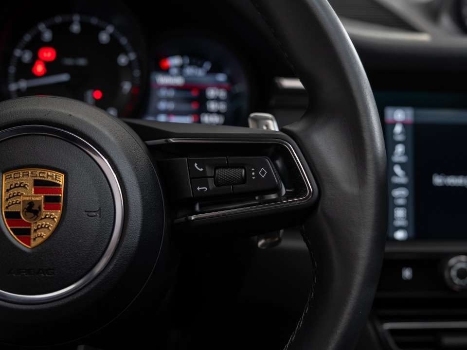 2025 Porsche Macan thumb 32