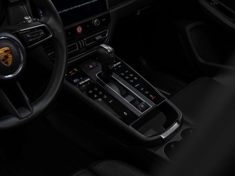 2025 Porsche Macan thumb 29