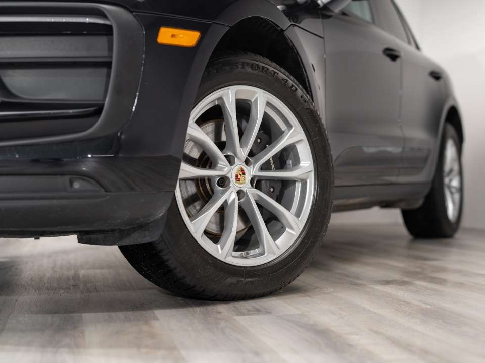 2025 Porsche Macan thumb 6