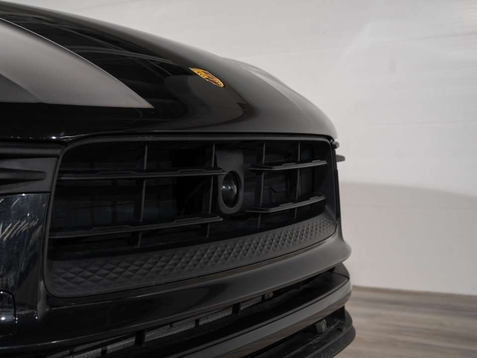 2025 Porsche Macan alt 4