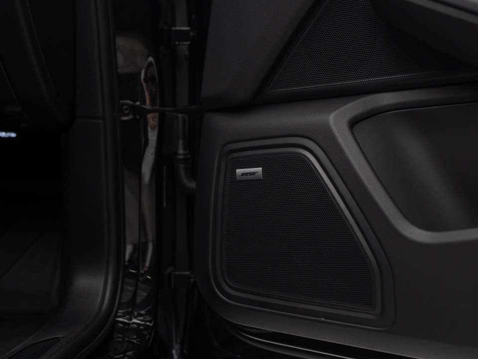 2025 Porsche Macan thumb 38