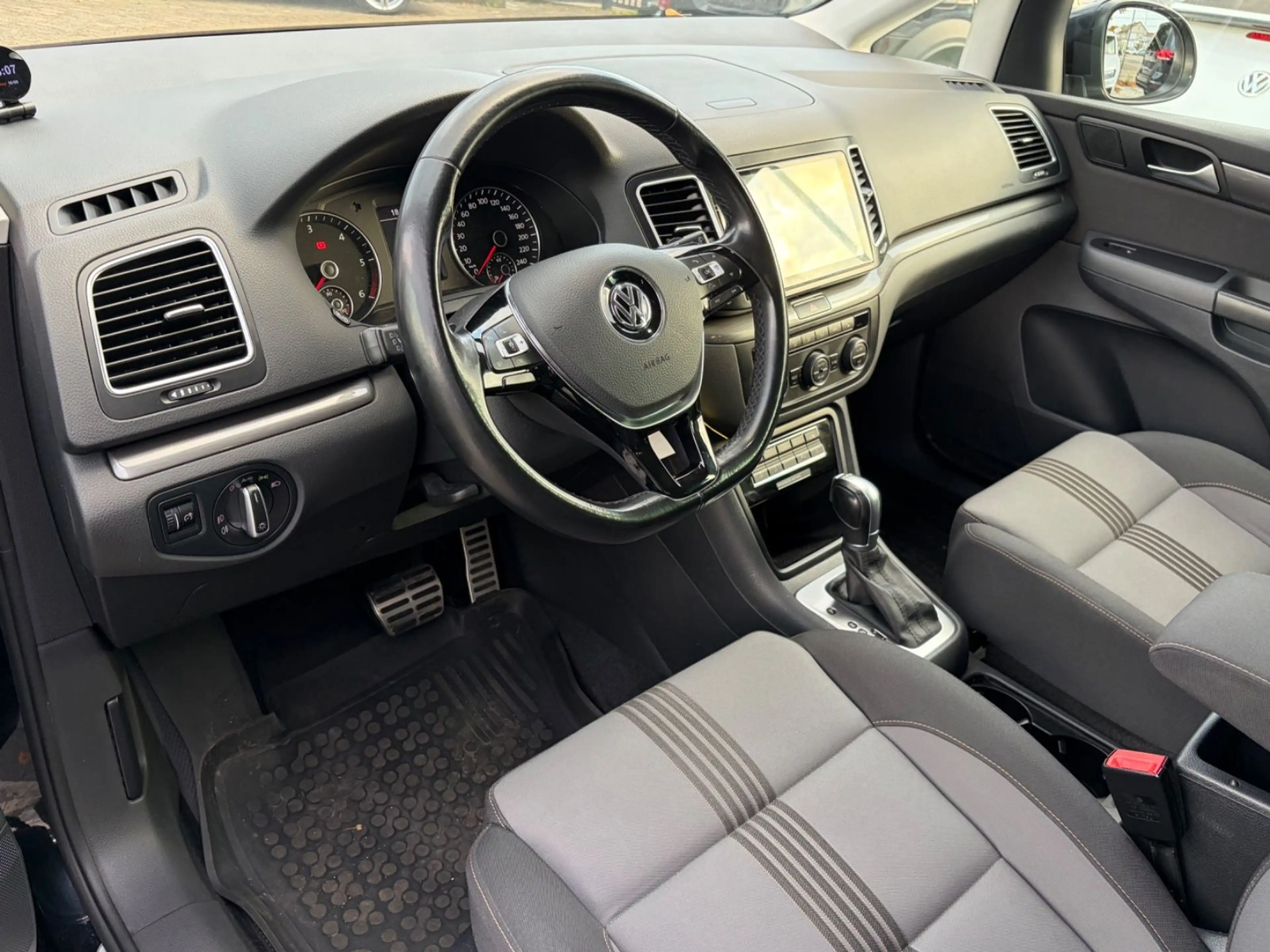 Volkswagen Sharan Allstar 2.0 TDI — photo 9