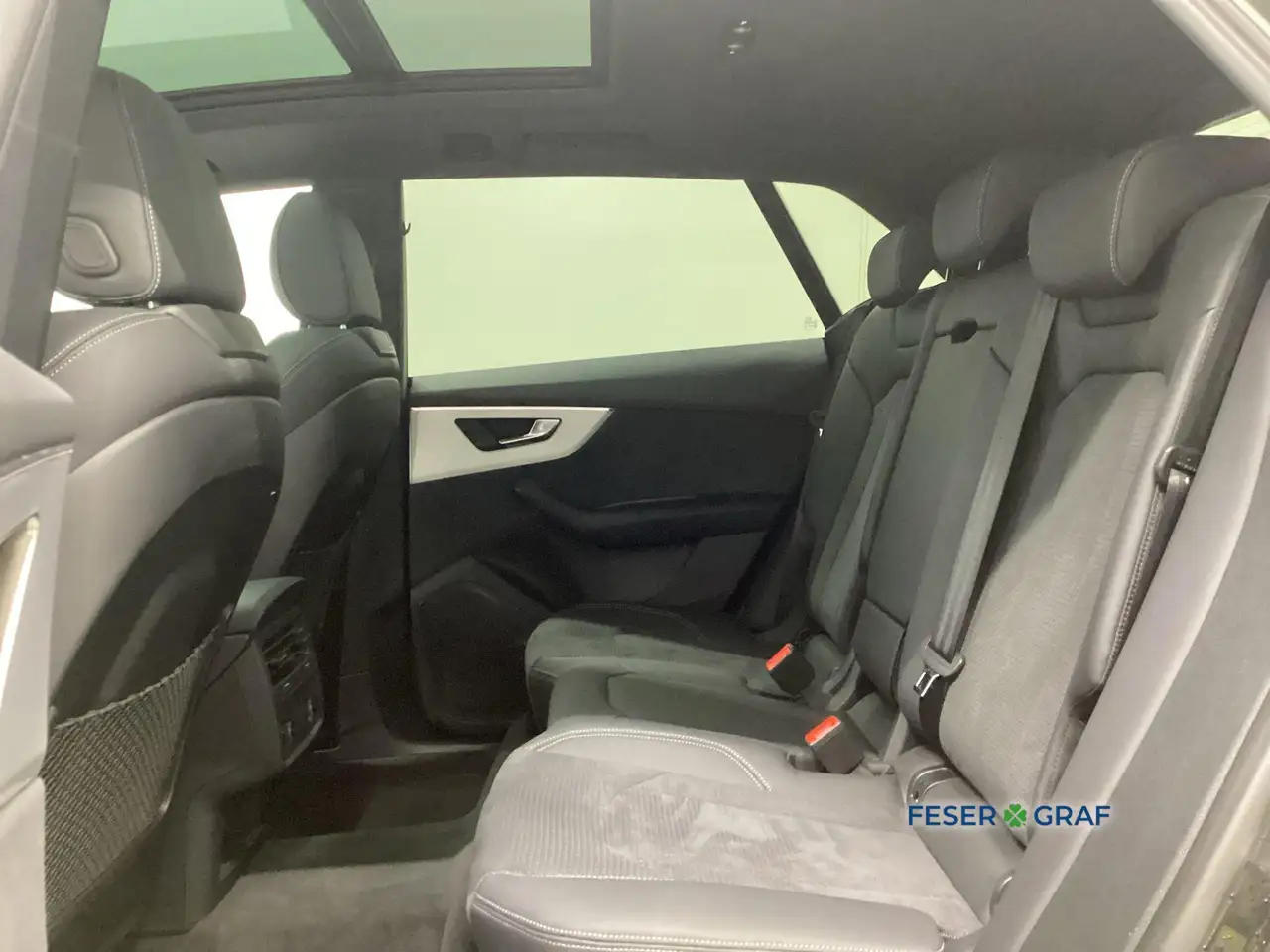 Audi Q8 S line 50 TDI Pano AHK HUD Matrix RFK ACC 8