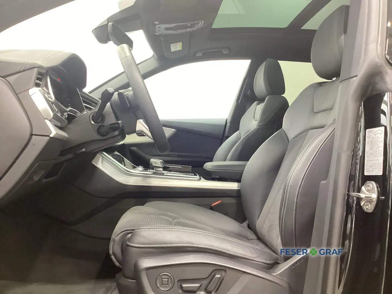 Audi Q8 S line 50 TDI Pano AHK HUD Matrix RFK ACC 5