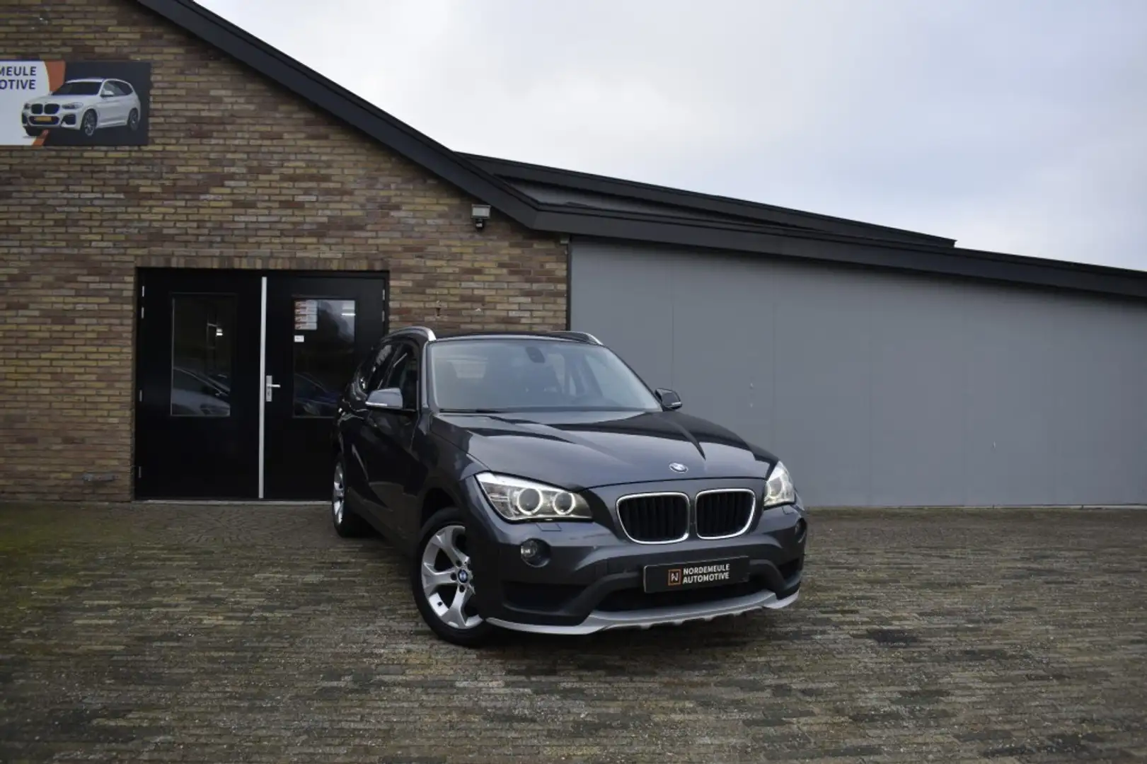 BMW X1 SDRIVE20I EXECUTIVE, Xenon, Navi, AUT Grau - 2
