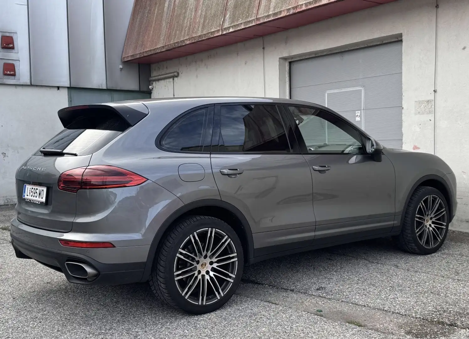 Porsche Cayenne 3.0 Diesel 21 Zoll Top Zustand Grau - 2