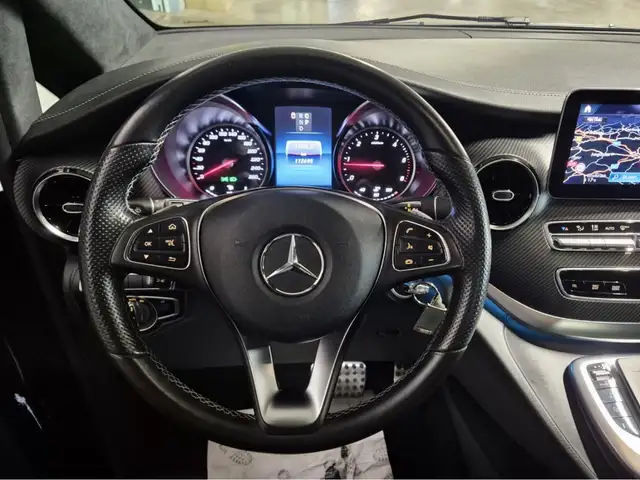 Mercedes-Benz V-Class view 9