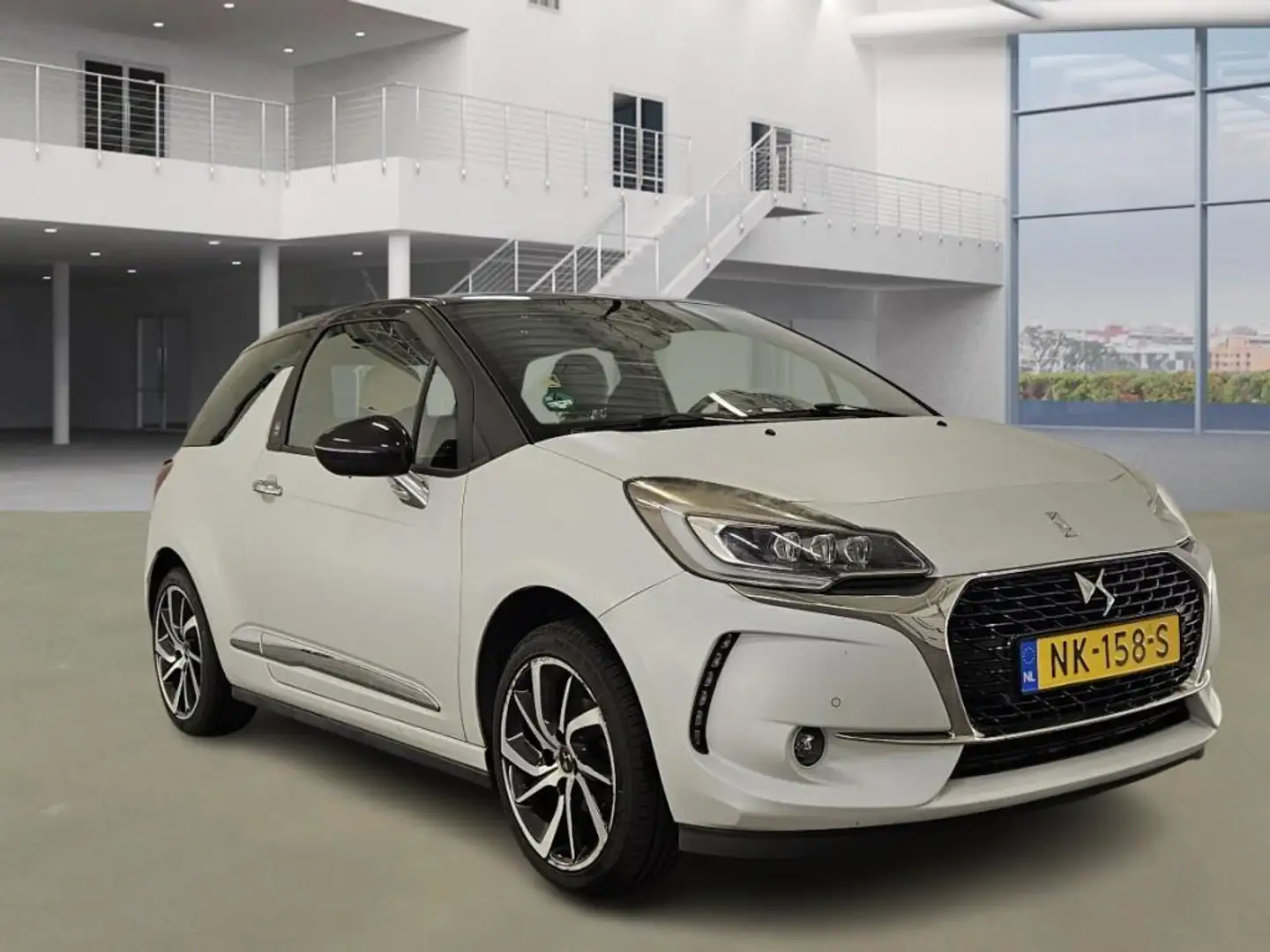 DS Automobiles DS 3 1.2 PureTech Givenchy Le MakeUp / NL prijs 7500 Blanc - 2