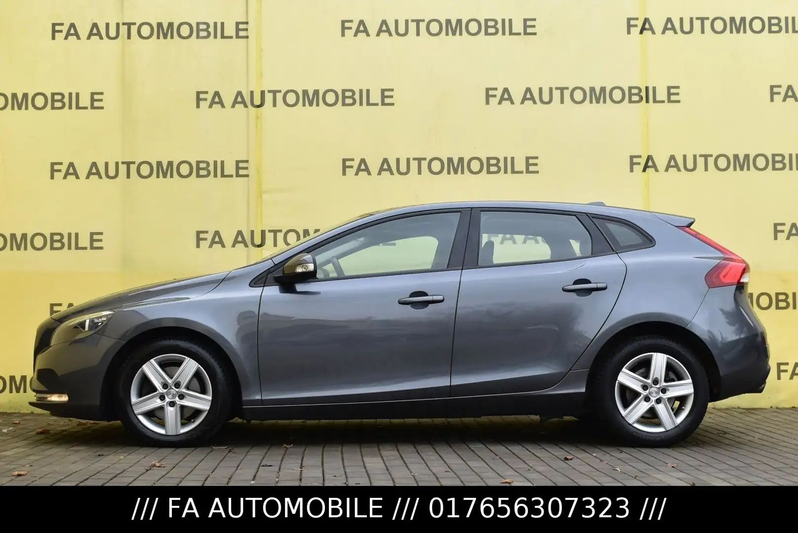 Volvo V40 Kinetic/PDC/SHZ/ALU/EURO 5/TÜV NEU/ Grau - 2