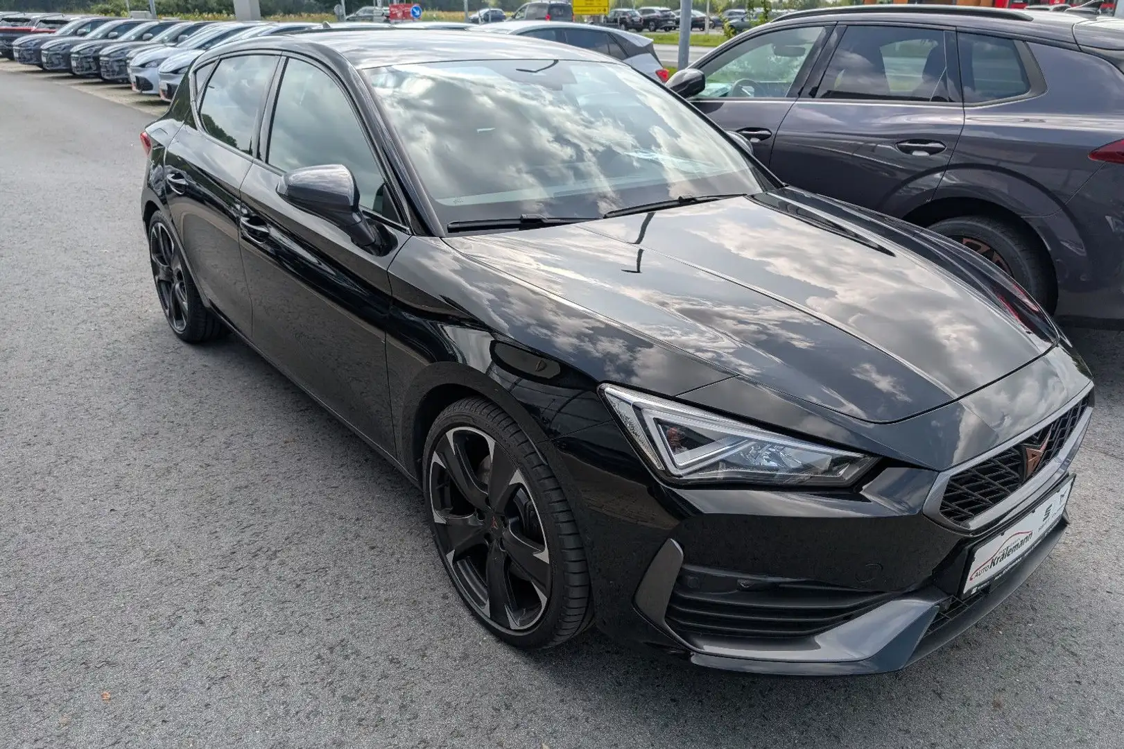 CUPRA Leon VZ 1,4 DSG e-Hybrid*Navi*LED*kamera* Schwarz - 2