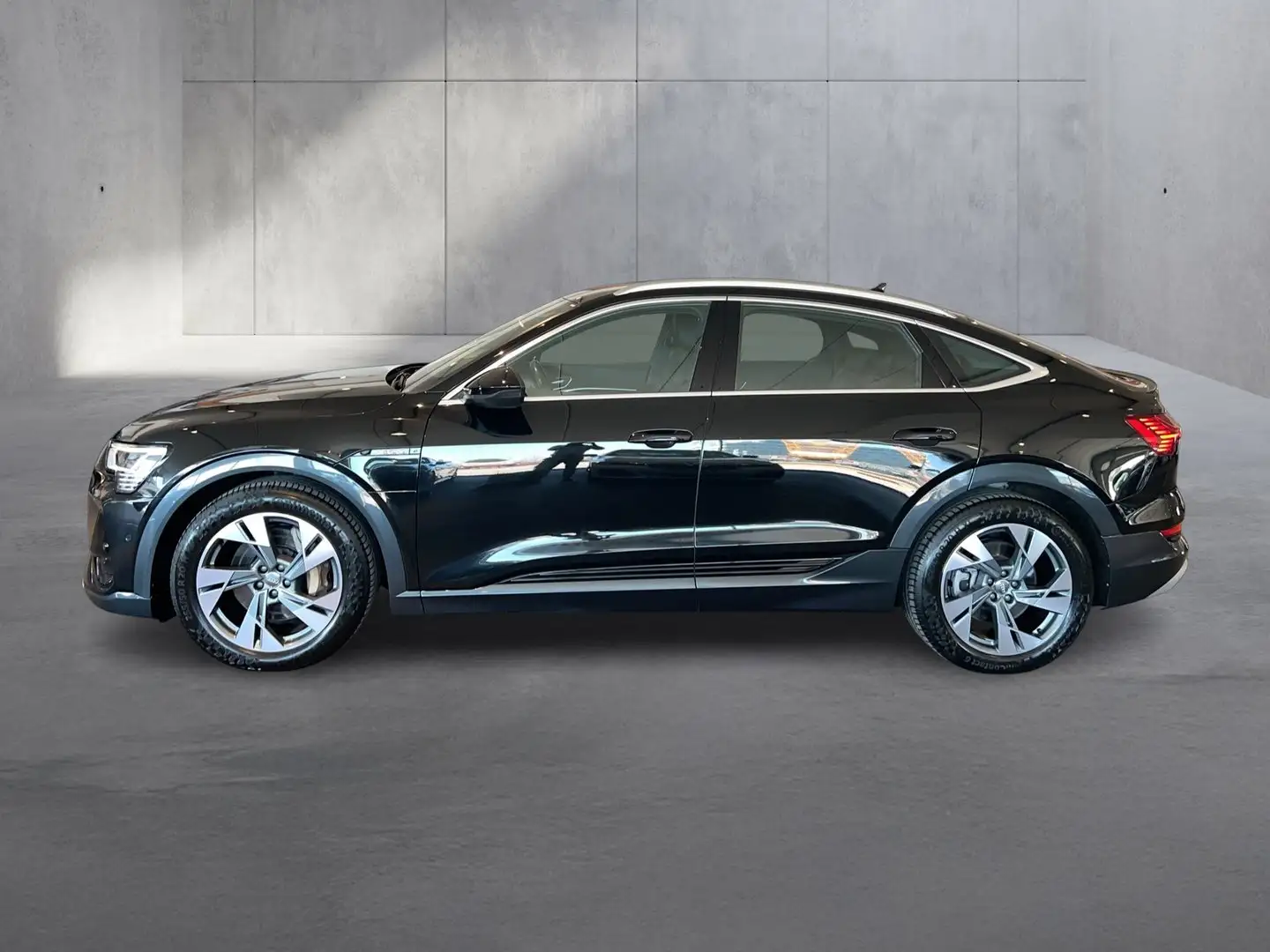Audi e-tron 50 230 kW S line Schwarz - 2