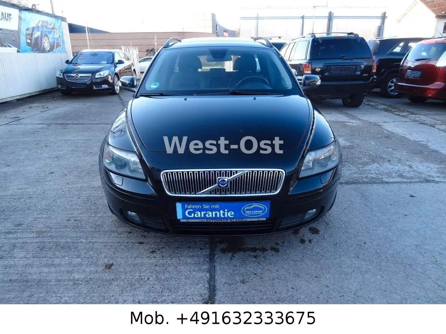 Volvo V50 Kombi 2.0 D Momentum Leder SDach AHK PDC Schwarz - 2