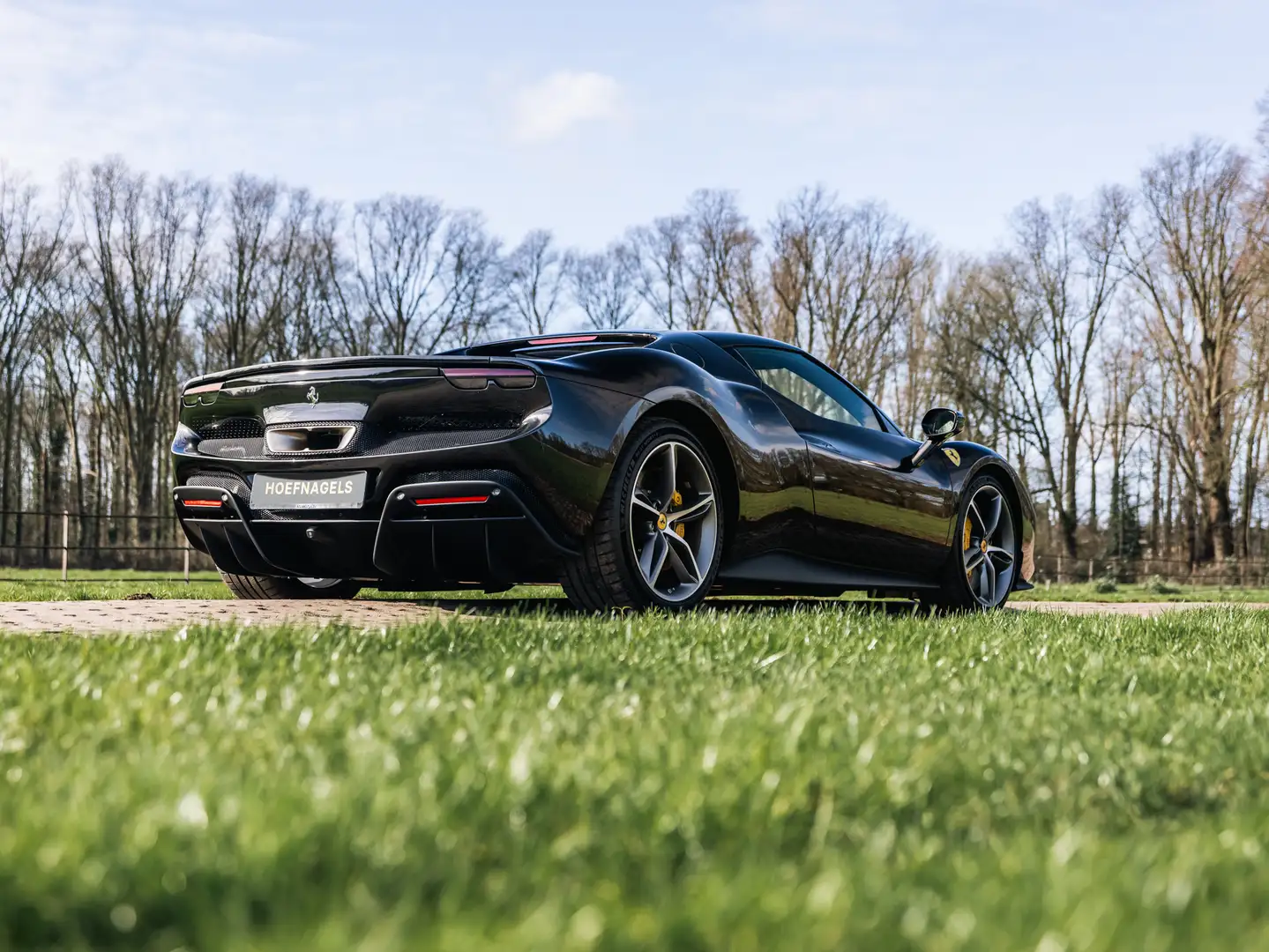 Ferrari 296 GTB 3.0 V6, Lift, Camera, Ferrari Shields Schwarz - 2